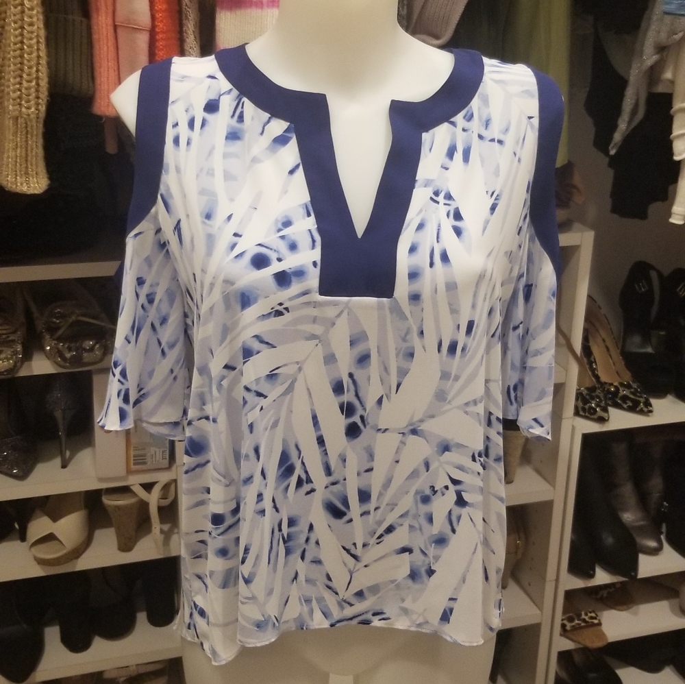 Bcbgmaxazria top